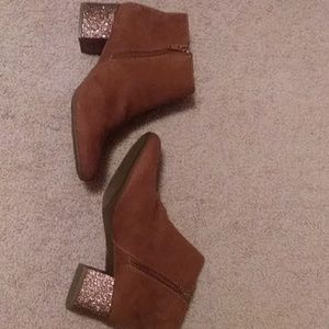 Arizon nean memory foam brown boots & glitter heal